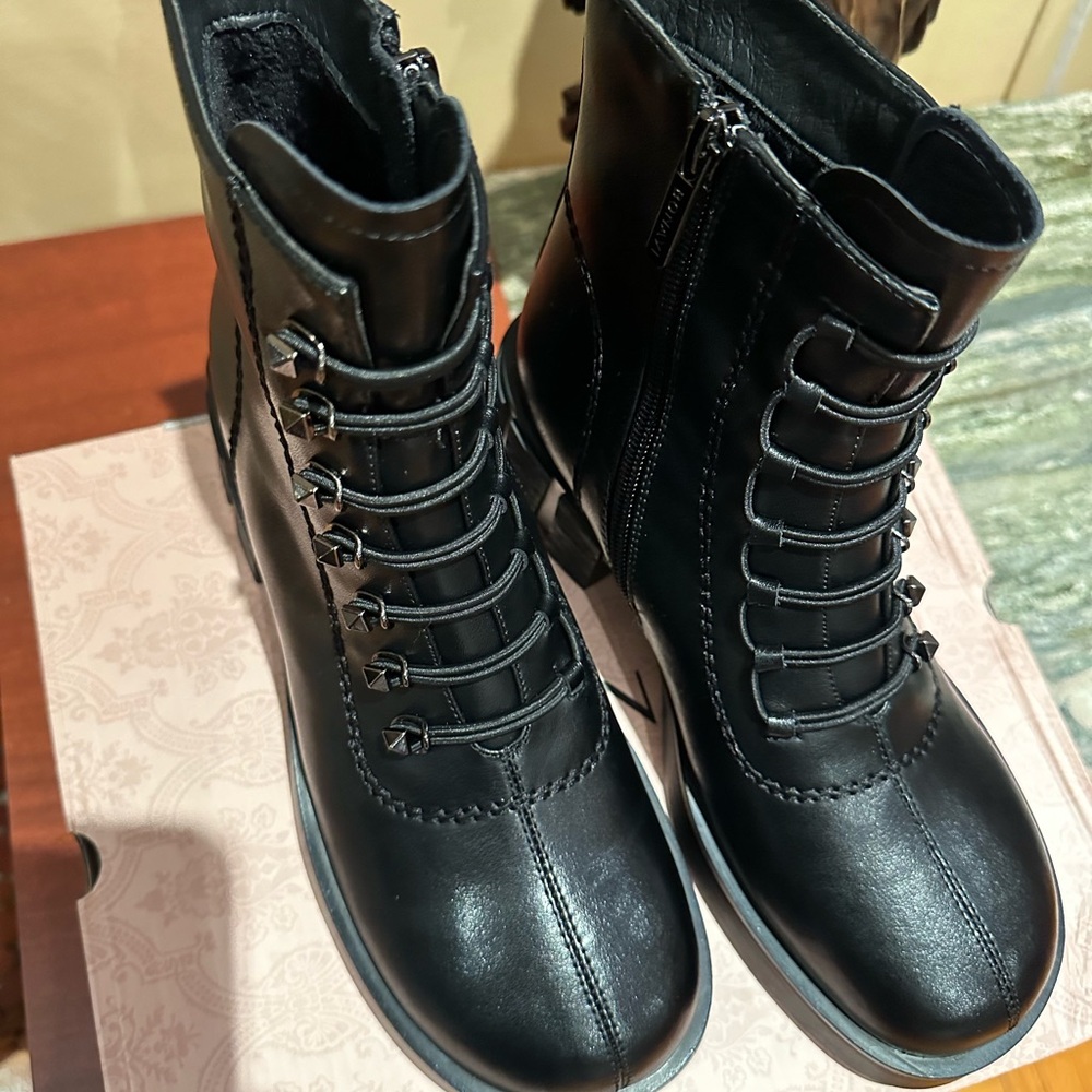 Bonavi trendy black Combat leather  boots, size 38 - Picture 6 of 6